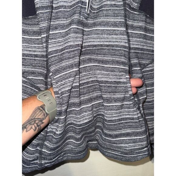 Lululemon Women's Rulu Pace Setter Half Zip Pullover Stripe Grey Slate Size 10 - Picture 9 of 14